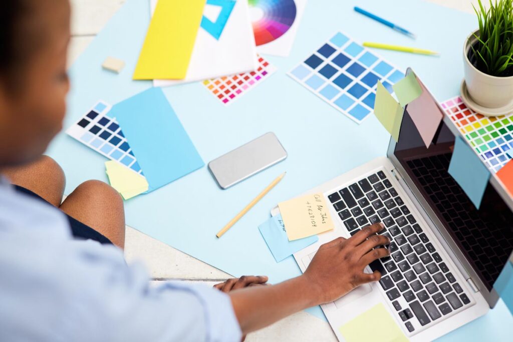 A Importância da Harmonia entre Design Gráfico e Decoração Personalizada
